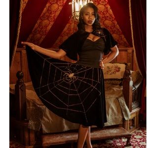 La Femme En Noir A Spiders Kiss Skirt Pockets